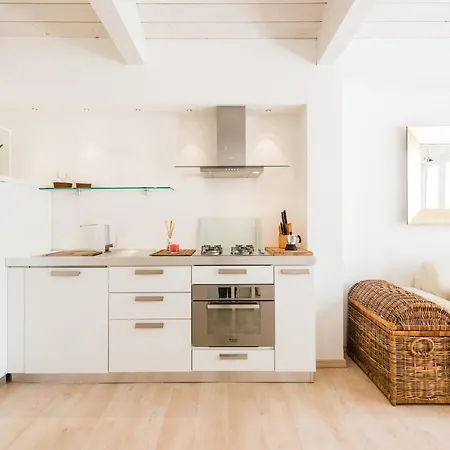 A Gem In The شقة *